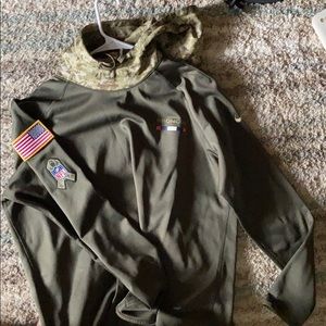 Did Fit Nike Sweater